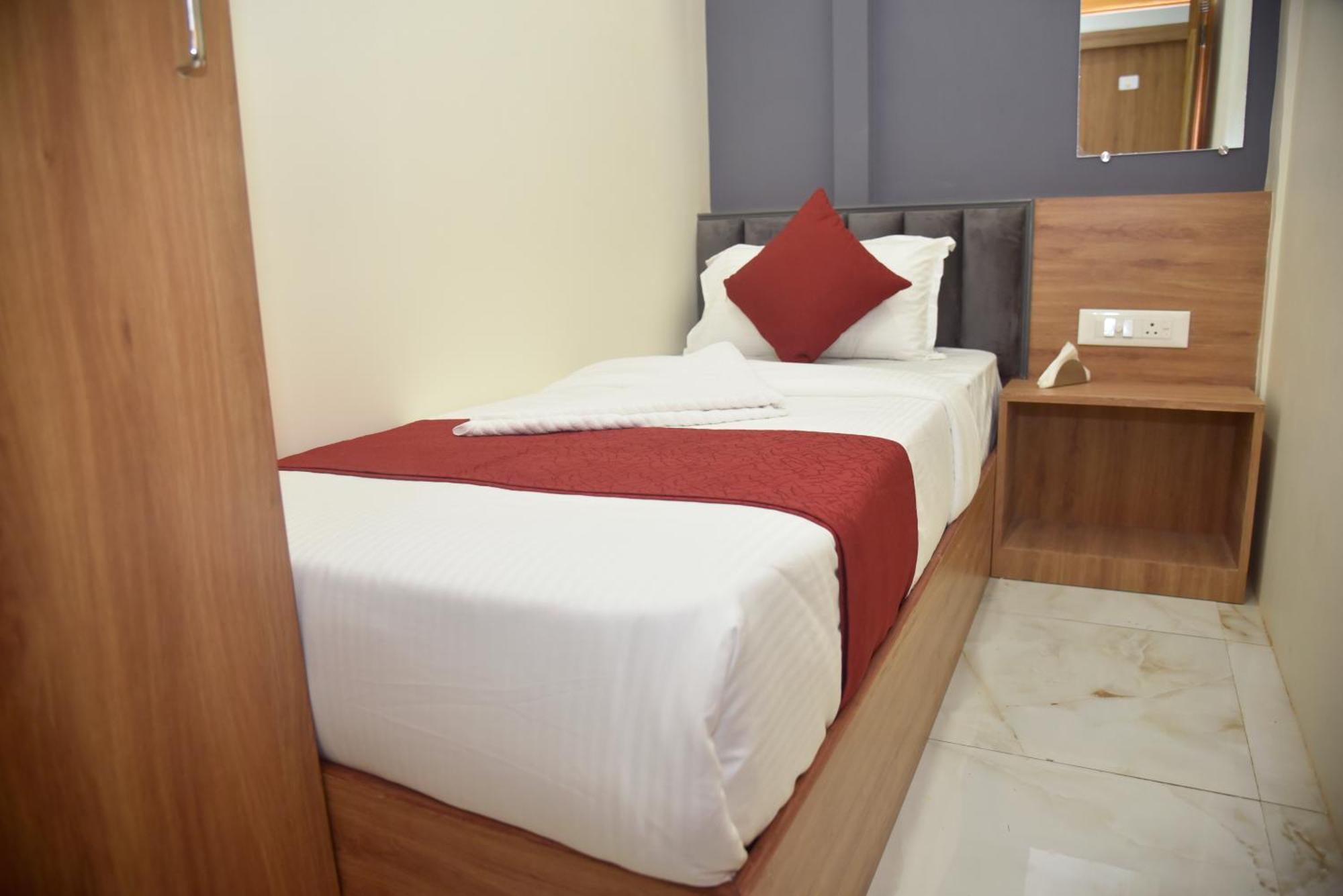 Vogue Cabin Stay Near Nesco Bombay Exhibition Centre Ngoại thất bức ảnh