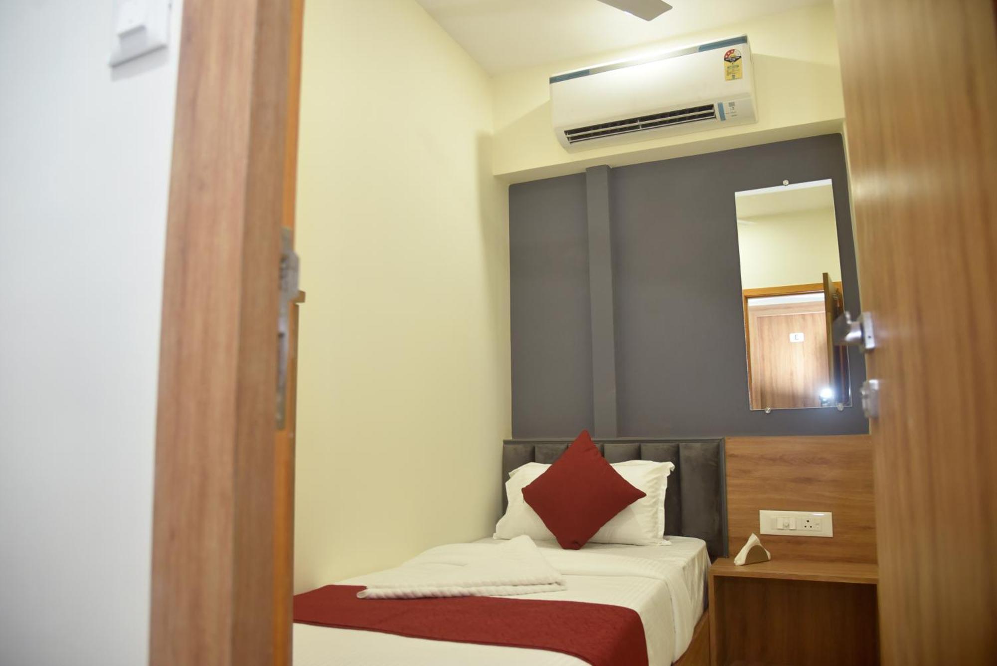 Vogue Cabin Stay Near Nesco Bombay Exhibition Centre Ngoại thất bức ảnh